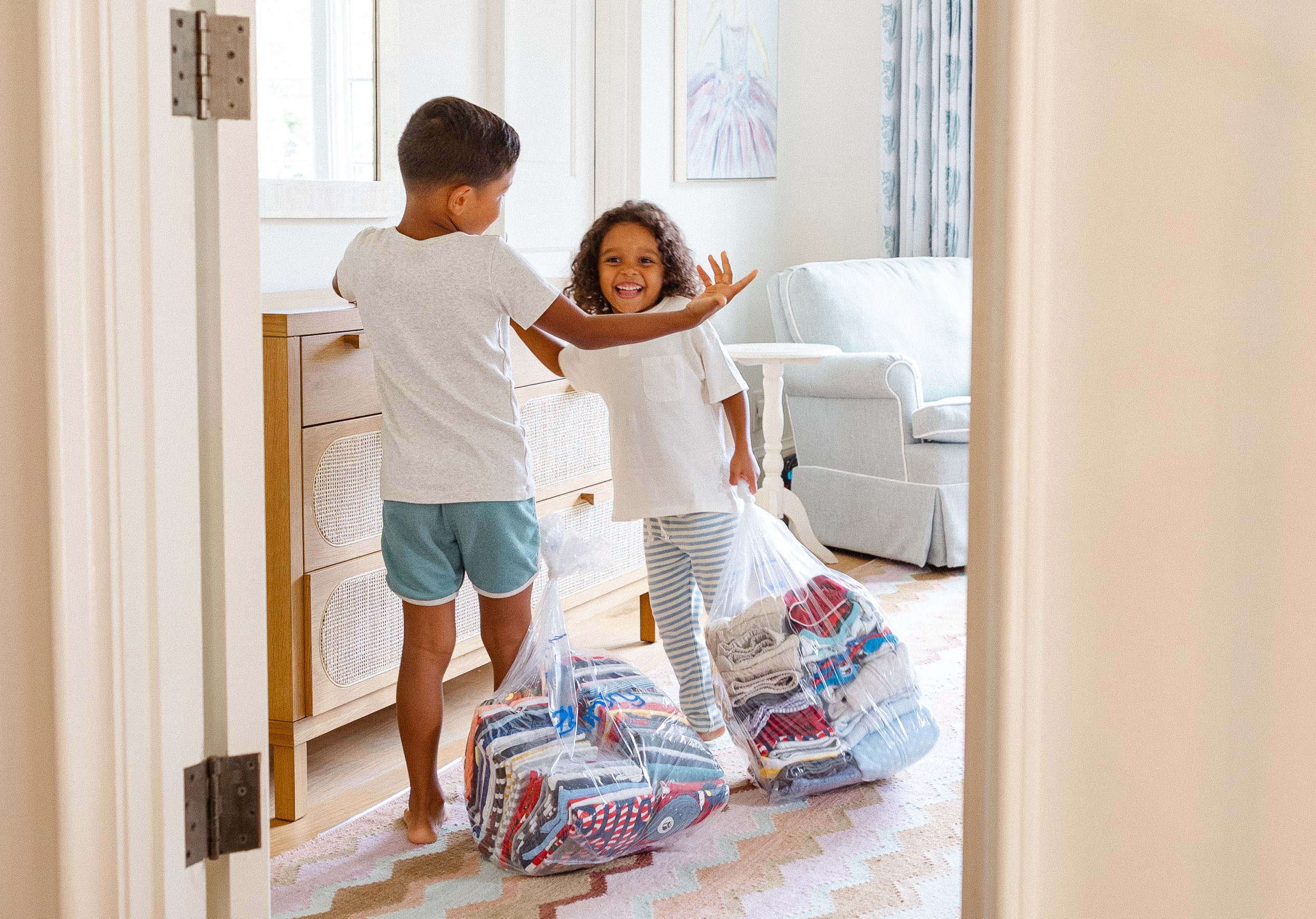 Unpacking Laundry from Laundry Delivery Service | Wash & Fold Laundry Service | 2ULaundry